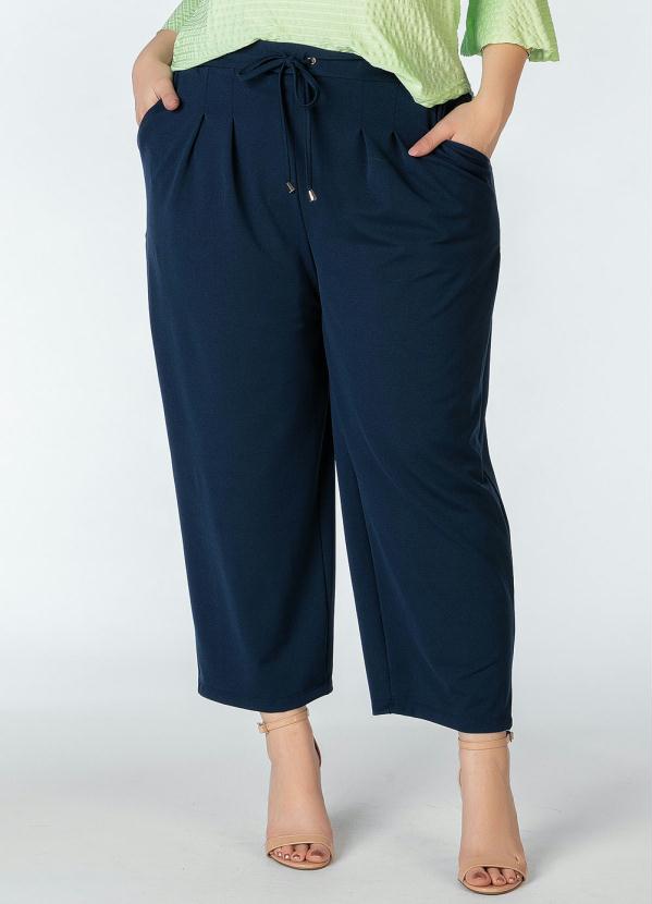 Cal�a Plus Size (Marinho) com Pregas