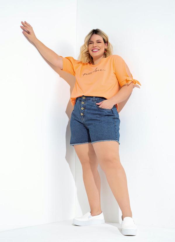 Short (Jeans) com Barra Desfiada Plus Size Short (Jeans) com Barra Desfiada Plus Size