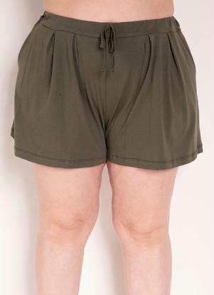 Short (Verde Militar) com Pregas Plus Size
