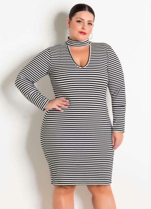 vestido gola choker plus size