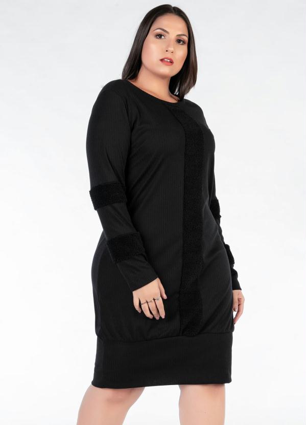 Vestido Plus Size (Preto) com Pelo Frente e Mangas Vestido Plus Size (Preto) com Pelo Frente e Mangas