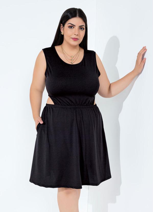 Vestido (Preto) com Recorte e Bolso Plus Size