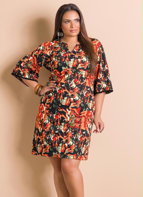 vestido plus size estampado curto