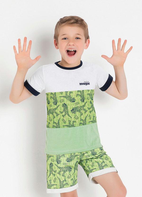 Camiseta Infantil (Branca e Verde) com Recortes Camiseta Infantil (Branca e Verde) com Recortes